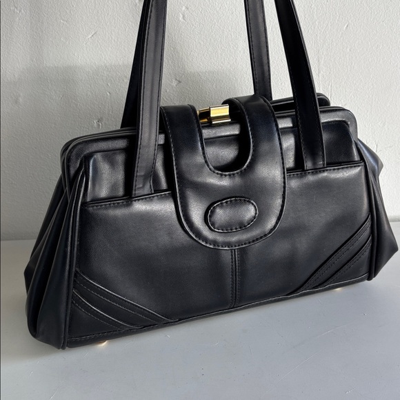 Vintage Handbags - Vintage Black Leather Shoulder Bag